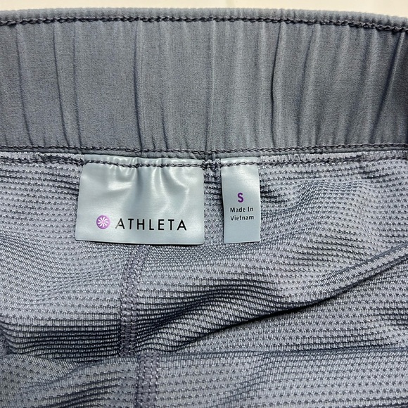 Athleta gray skort with two zippered pockets. - Picture 2 of 6